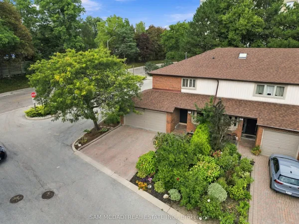 1160 Walden Circle — photo 2