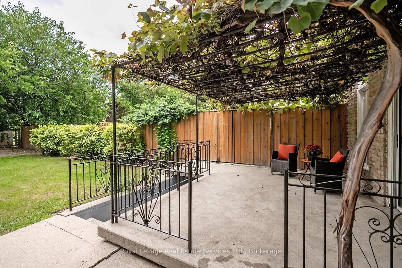 2403 Delkus Crescent — photo 31