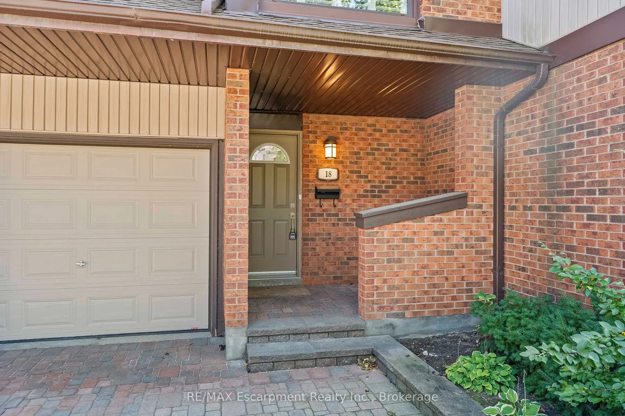 1060 Walden Circle — photo 3