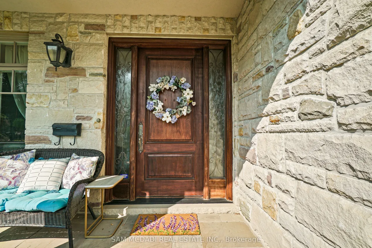 2497 Sharon Crescent — photo 3