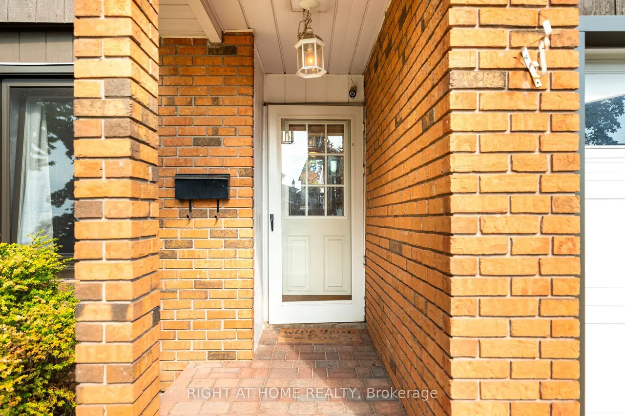 136 Elderwood Place — photo 3