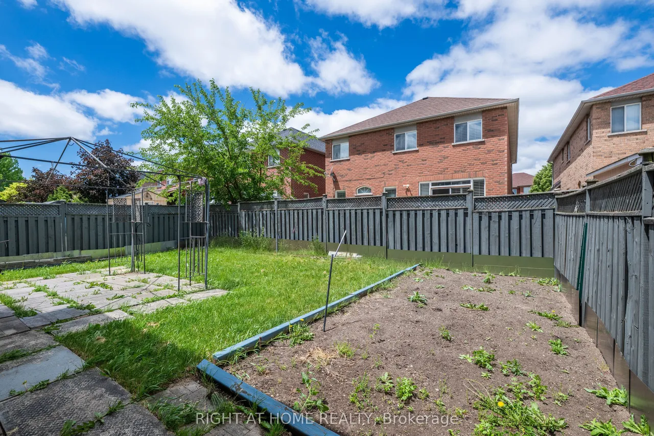 86 Whitehouse Crescent — photo 33