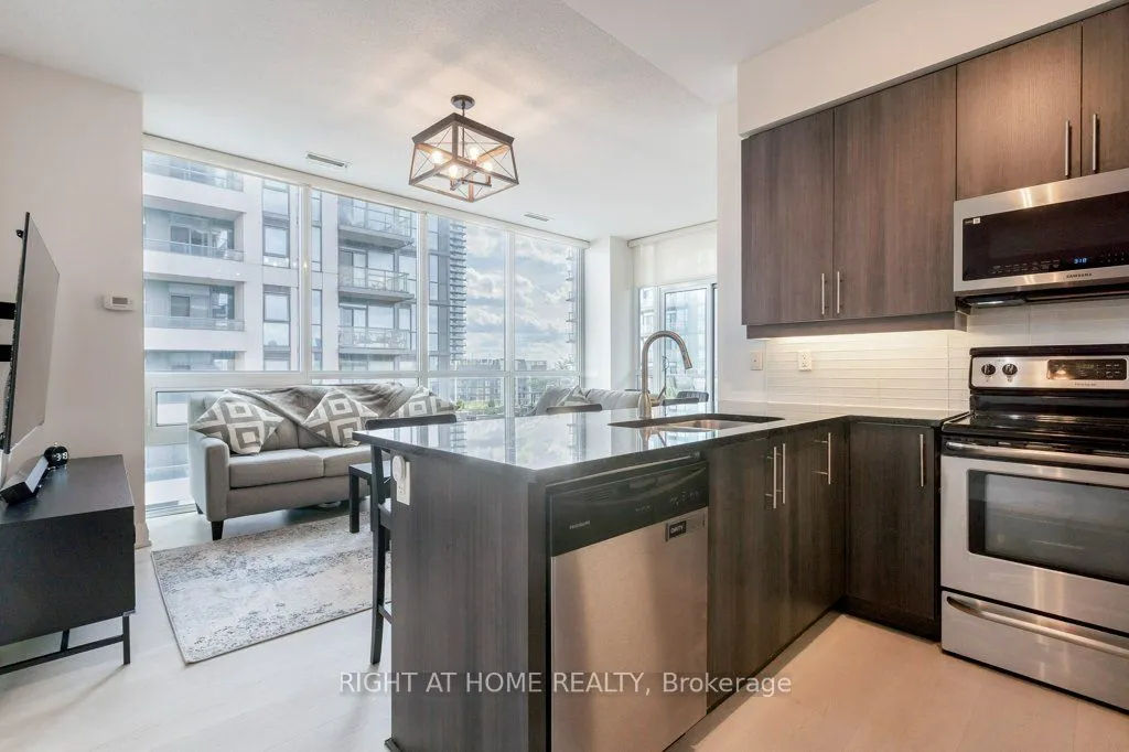 1185 The Queensway