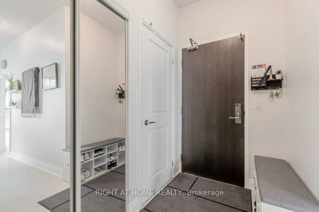 1185 The Queensway — photo 2
