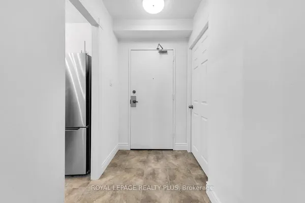 1359 White Oaks Boulevard — photo 2