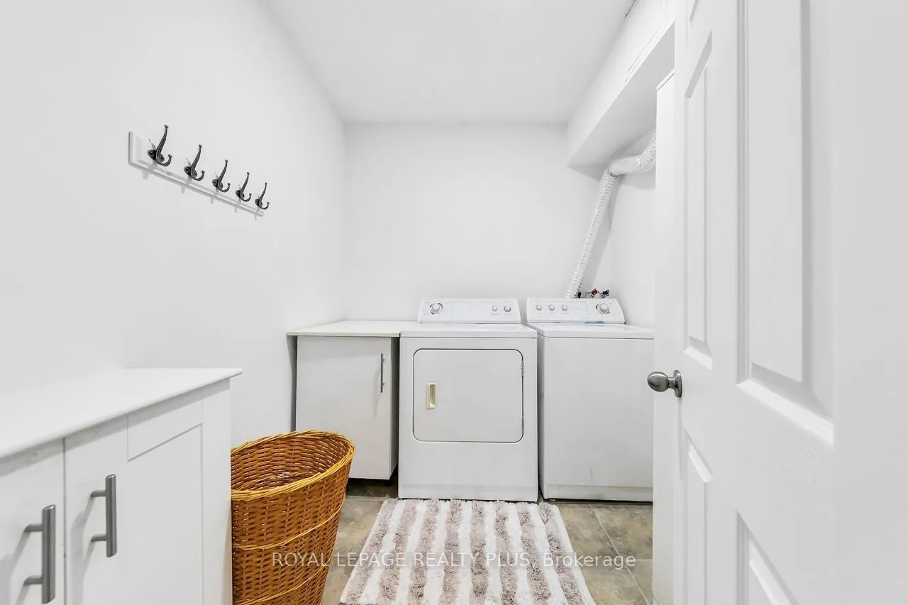 1359 White Oaks Boulevard — photo 3