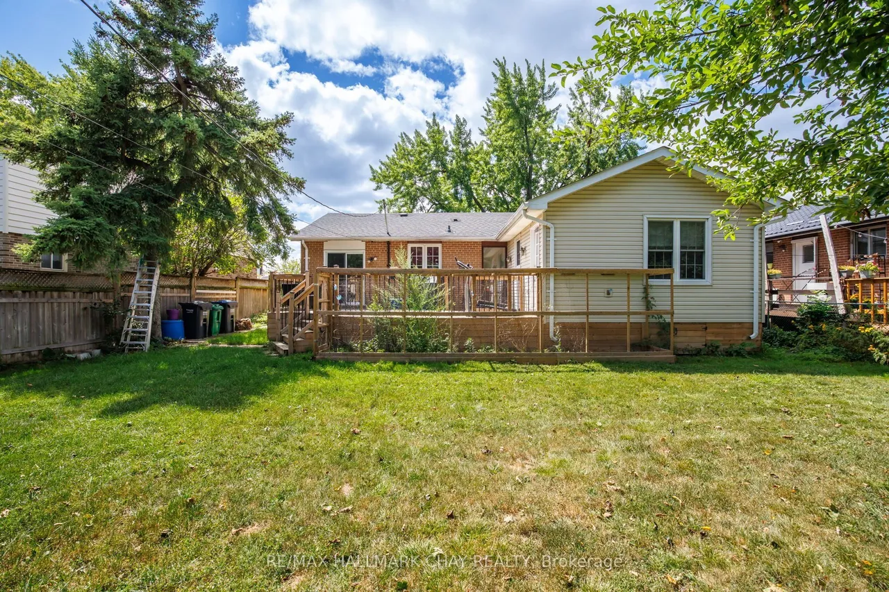 41 Aberdeen Crescent — photo 33