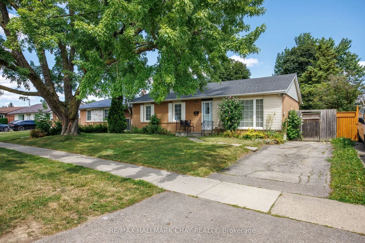 41 Aberdeen Crescent — photo 2