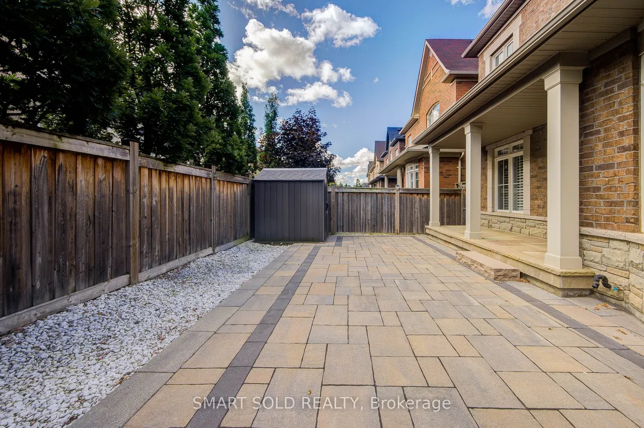 75 Hoey Crescent — photo 50