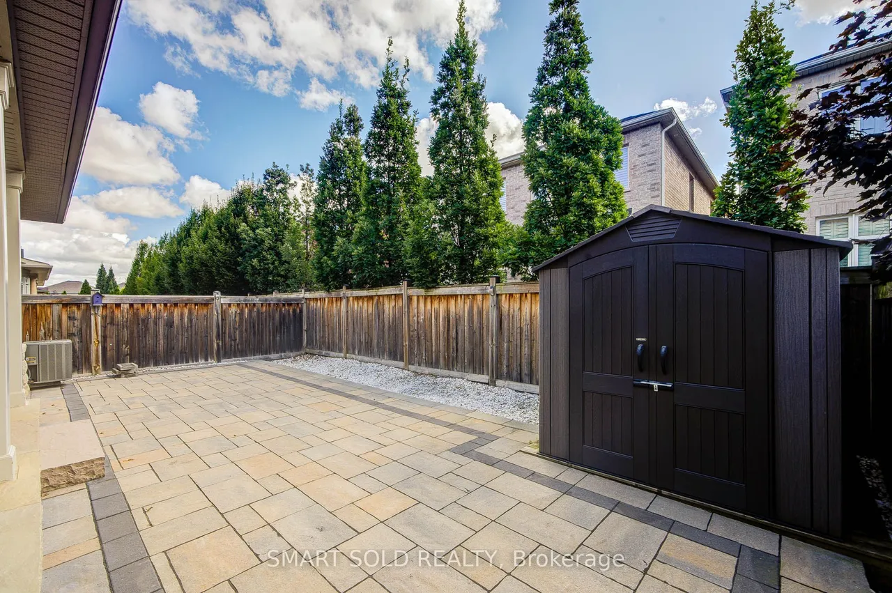75 Hoey Crescent — photo 49