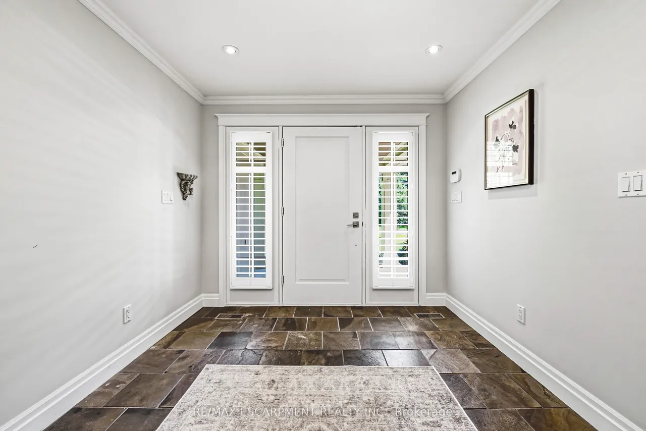 7 Colonial Crescent — photo 3