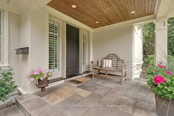 7 Colonial Crescent — photo 2