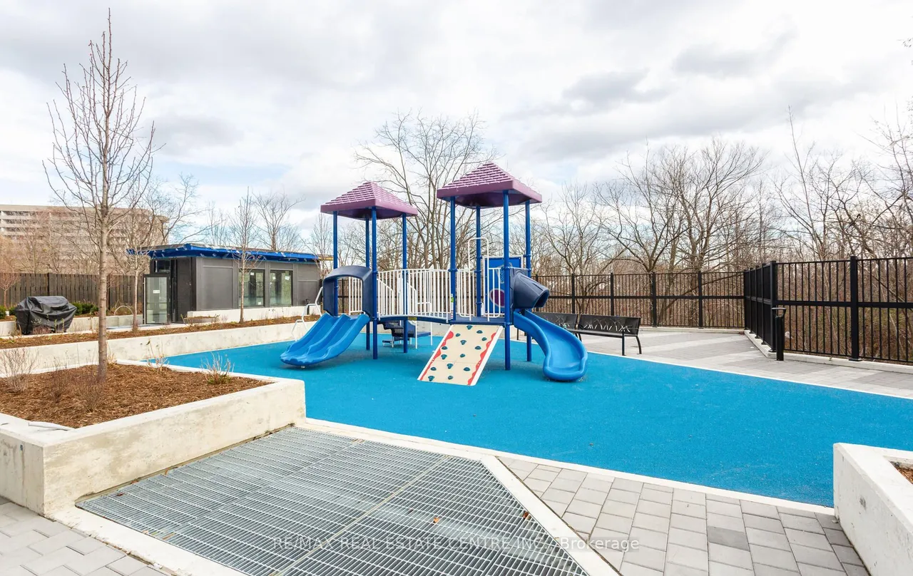 204 Burnhamthorpe Road E — photo 40