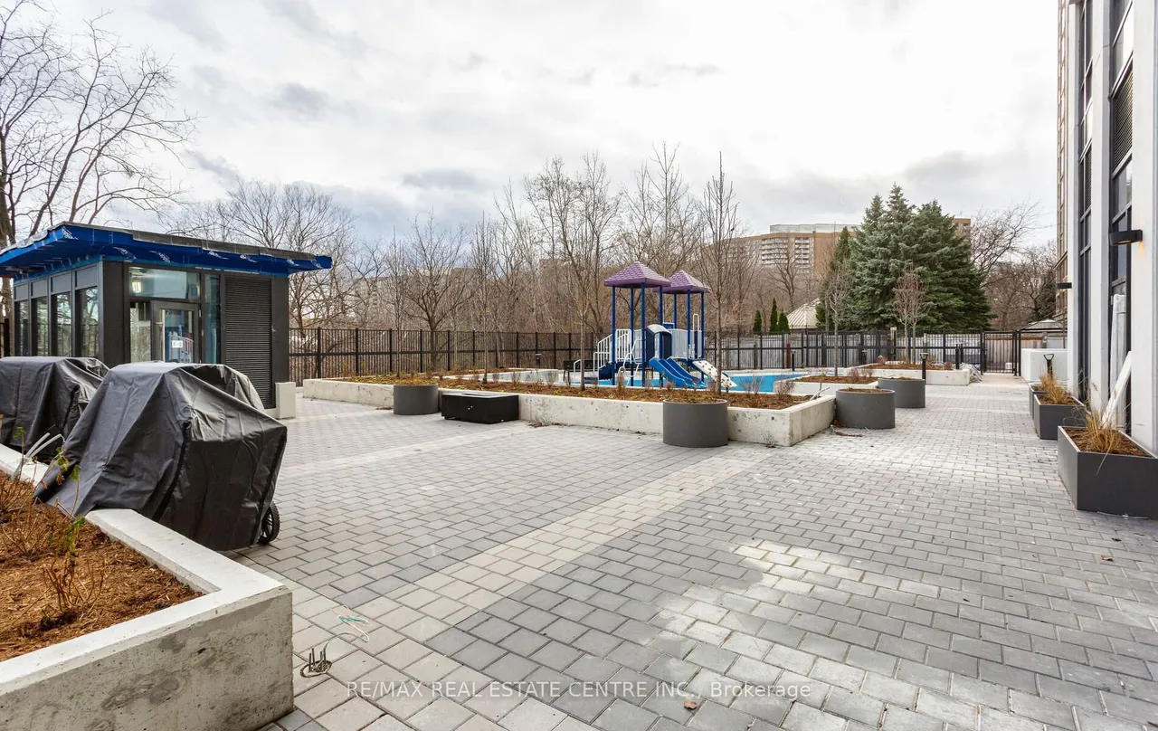204 Burnhamthorpe Road E — photo 39
