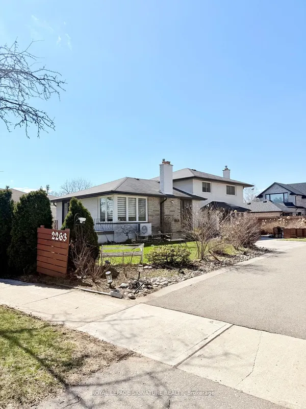 2263 Harcourt Crescent — photo 2