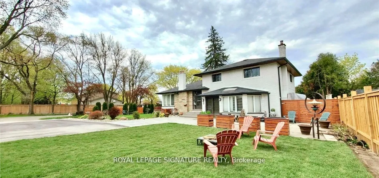 2263 Harcourt Crescent — photo 3