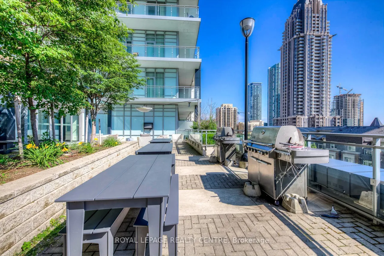 365 Prince Of Wales Drive — photo 31