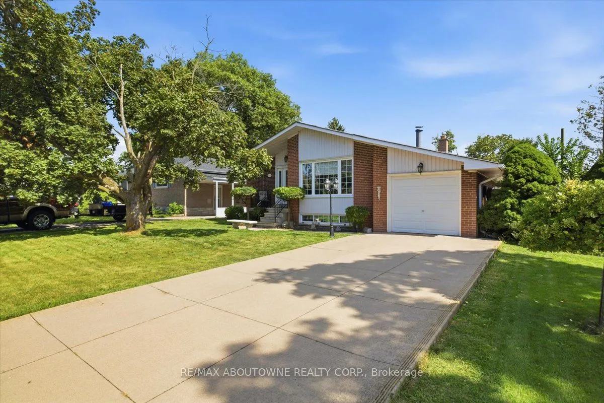 343 Duncombe Drive — photo 2