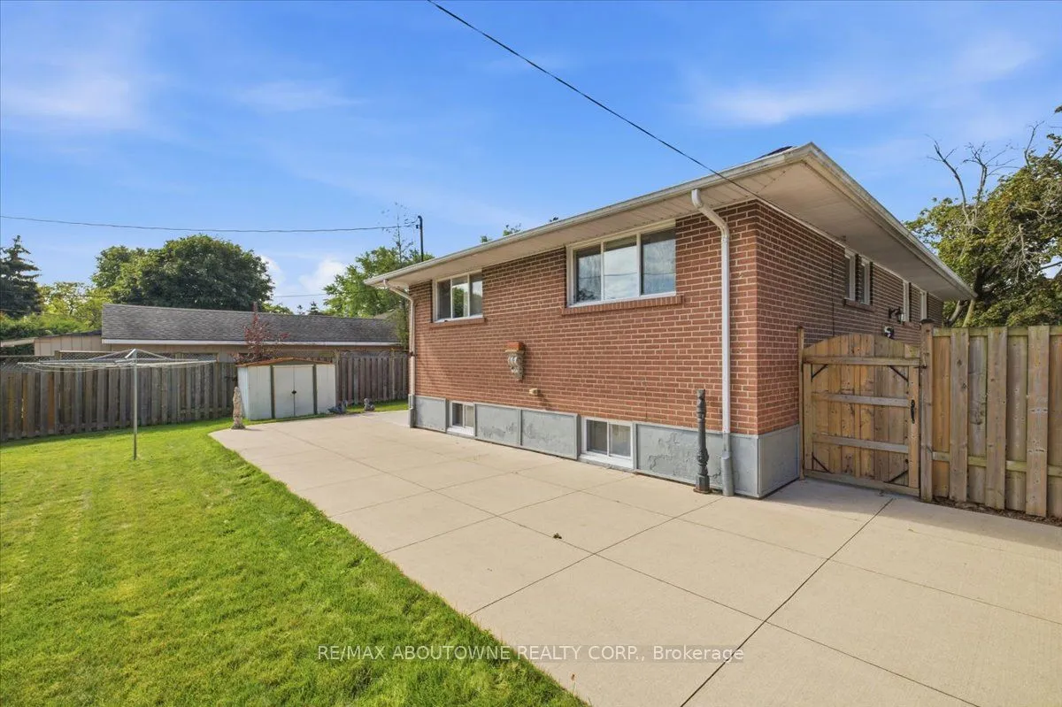 343 Duncombe Drive — photo 29