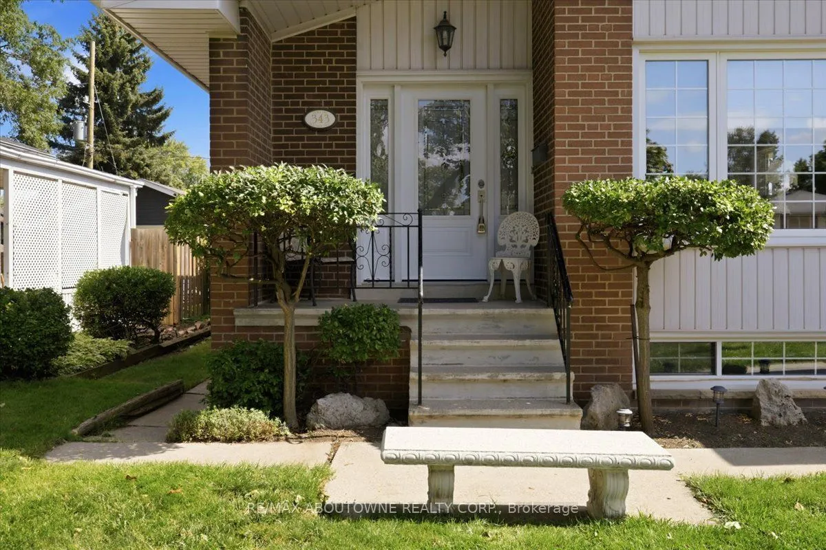 343 Duncombe Drive — photo 3