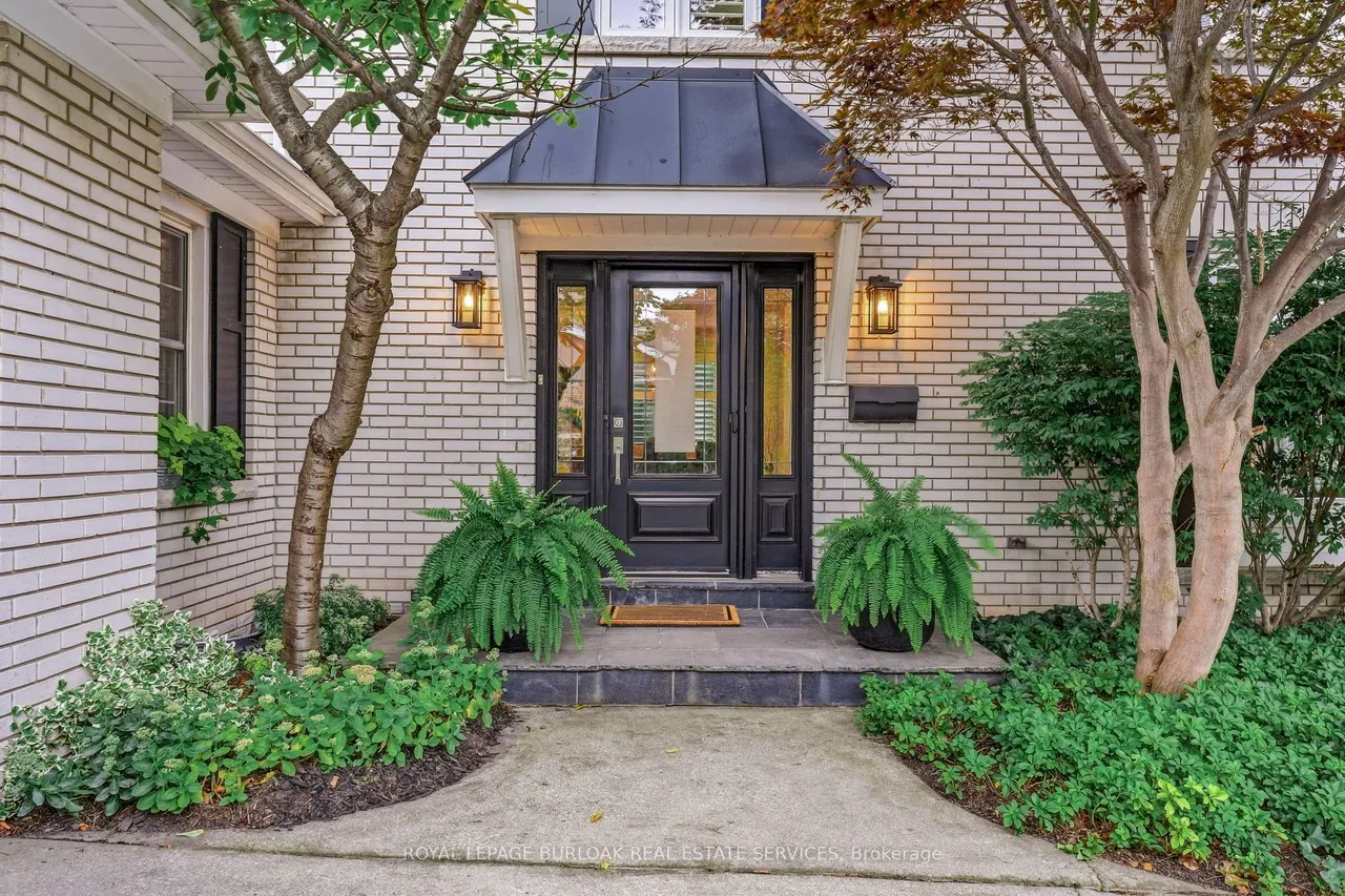 387 Valanna Crescent — photo 2
