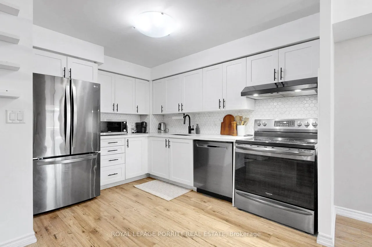 3888 Duke Of York Boulevard — photo 2