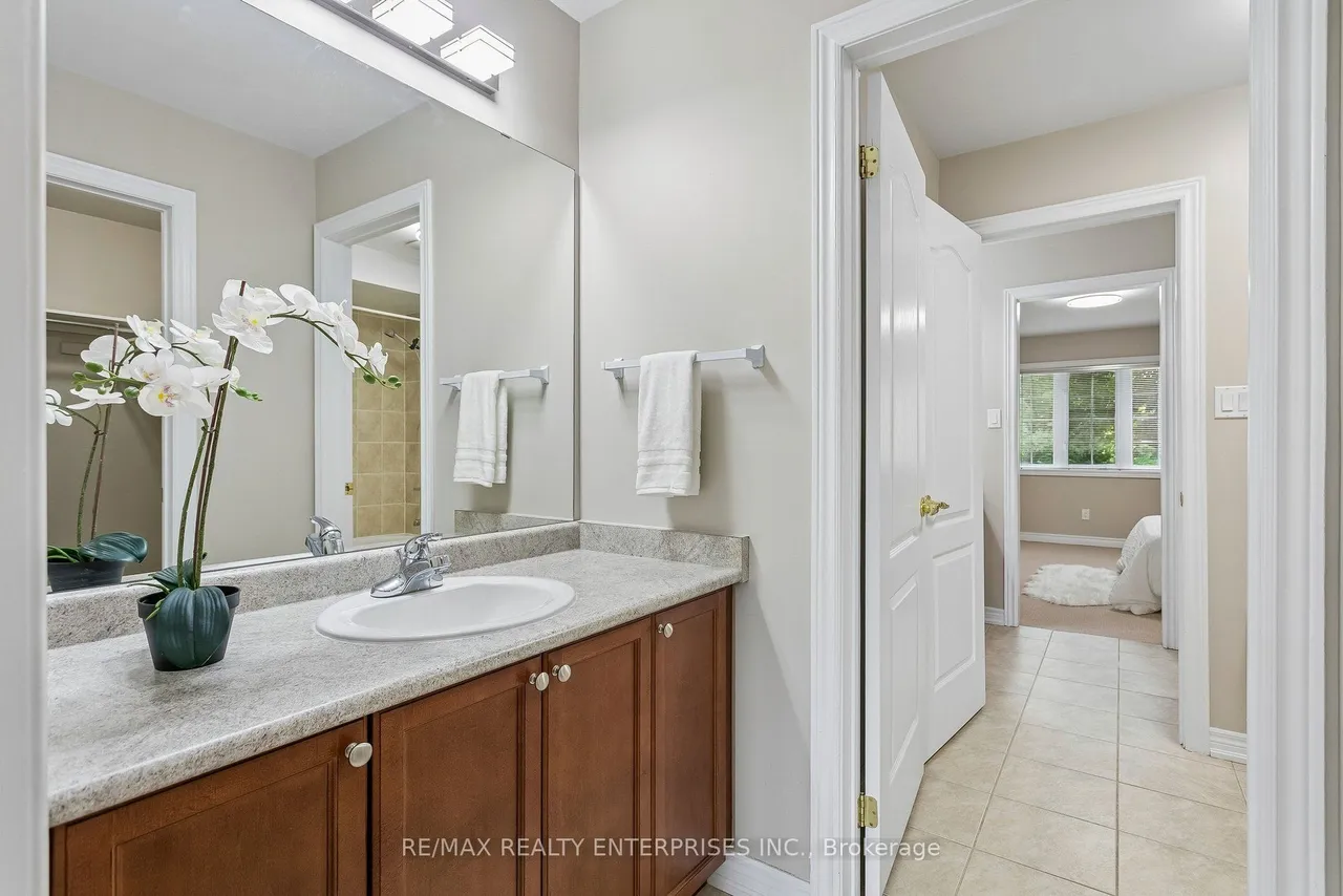 1633 Northmount Avenue — photo 15