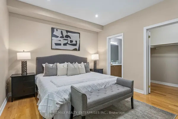 1633 Northmount Avenue — photo 2