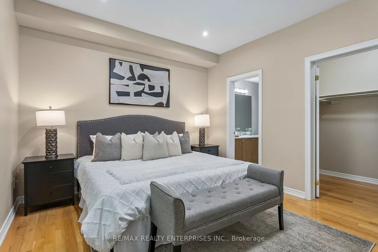 1633 Northmount Avenue — photo 2