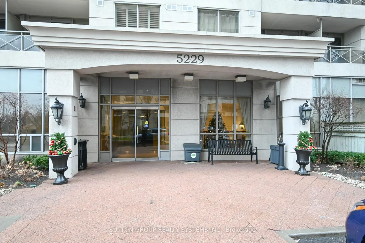5229 Dundas Street W — photo 3