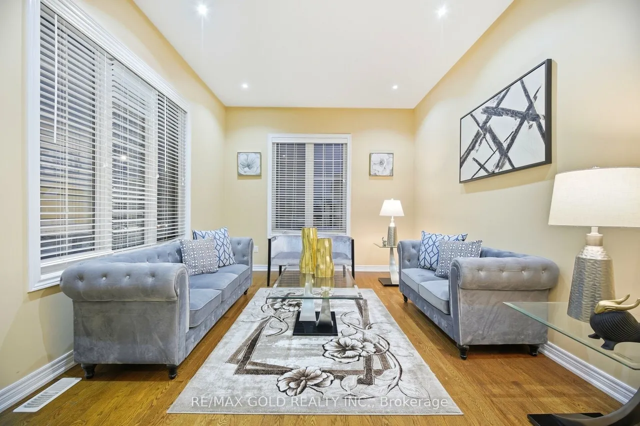 26 Drummondville Drive — photo 3