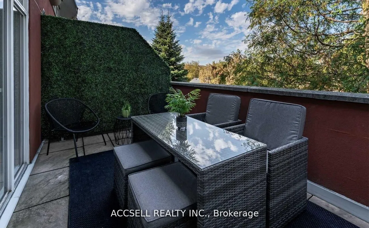 3400 Lake Shore Boulevard W — photo 16