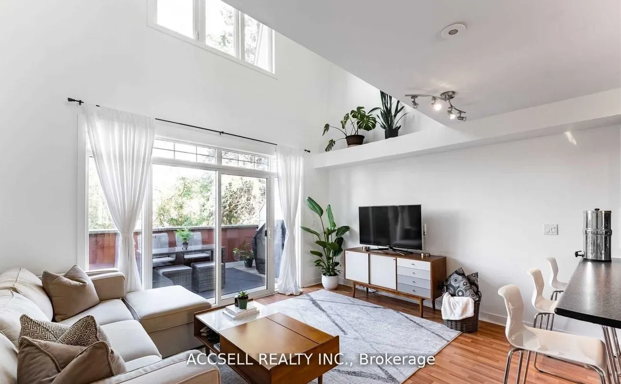3400 Lake Shore Boulevard W — photo 3