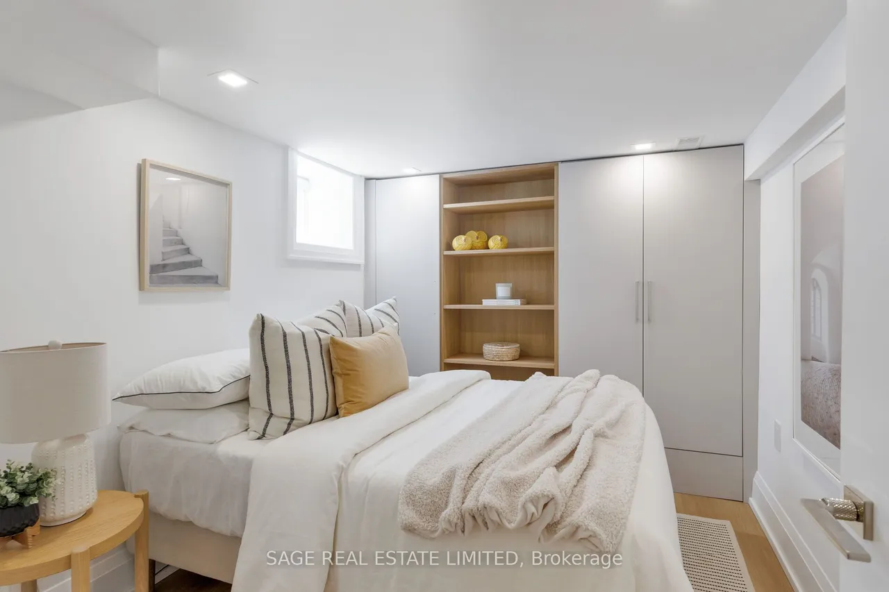 872 Royal York Road — photo 47
