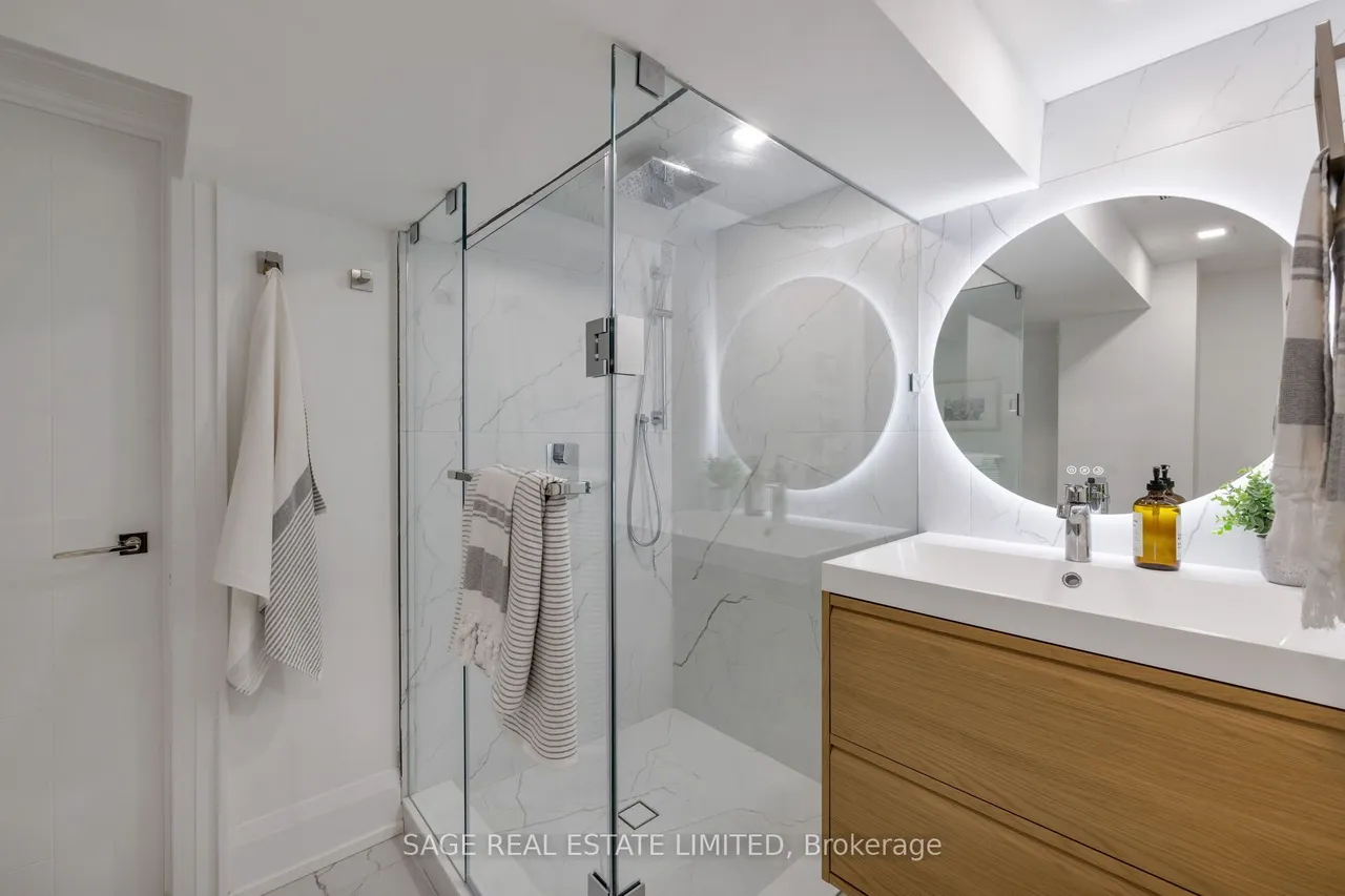 872 Royal York Road — photo 48