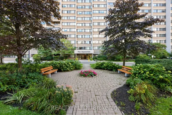 50 ELM Drive E — photo 2