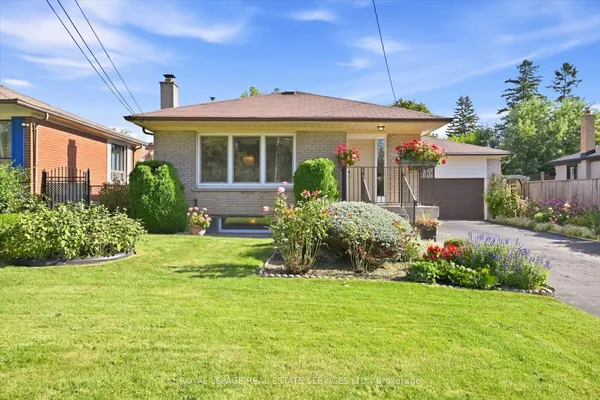 305 Queen Mary Drive — photo 2