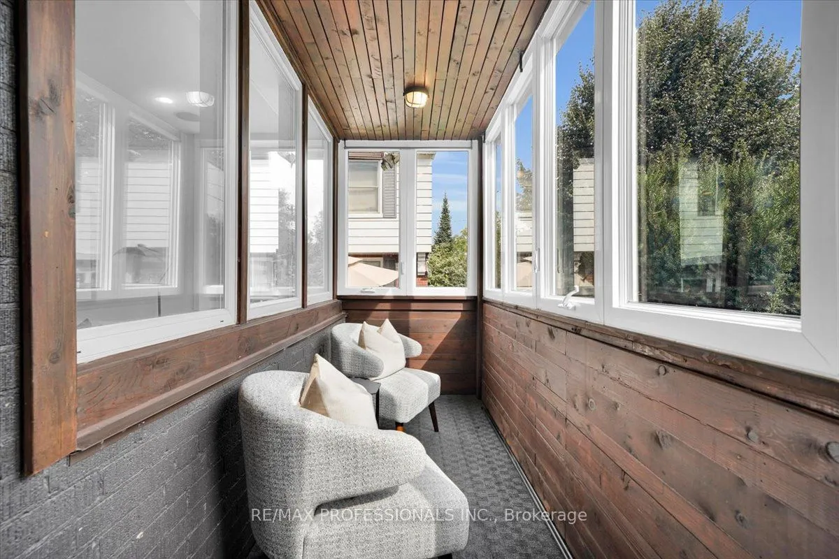 2580 Lake Shore Boulevard W — photo 3