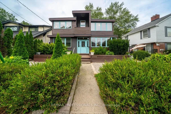 2580 Lake Shore Boulevard W — photo 2