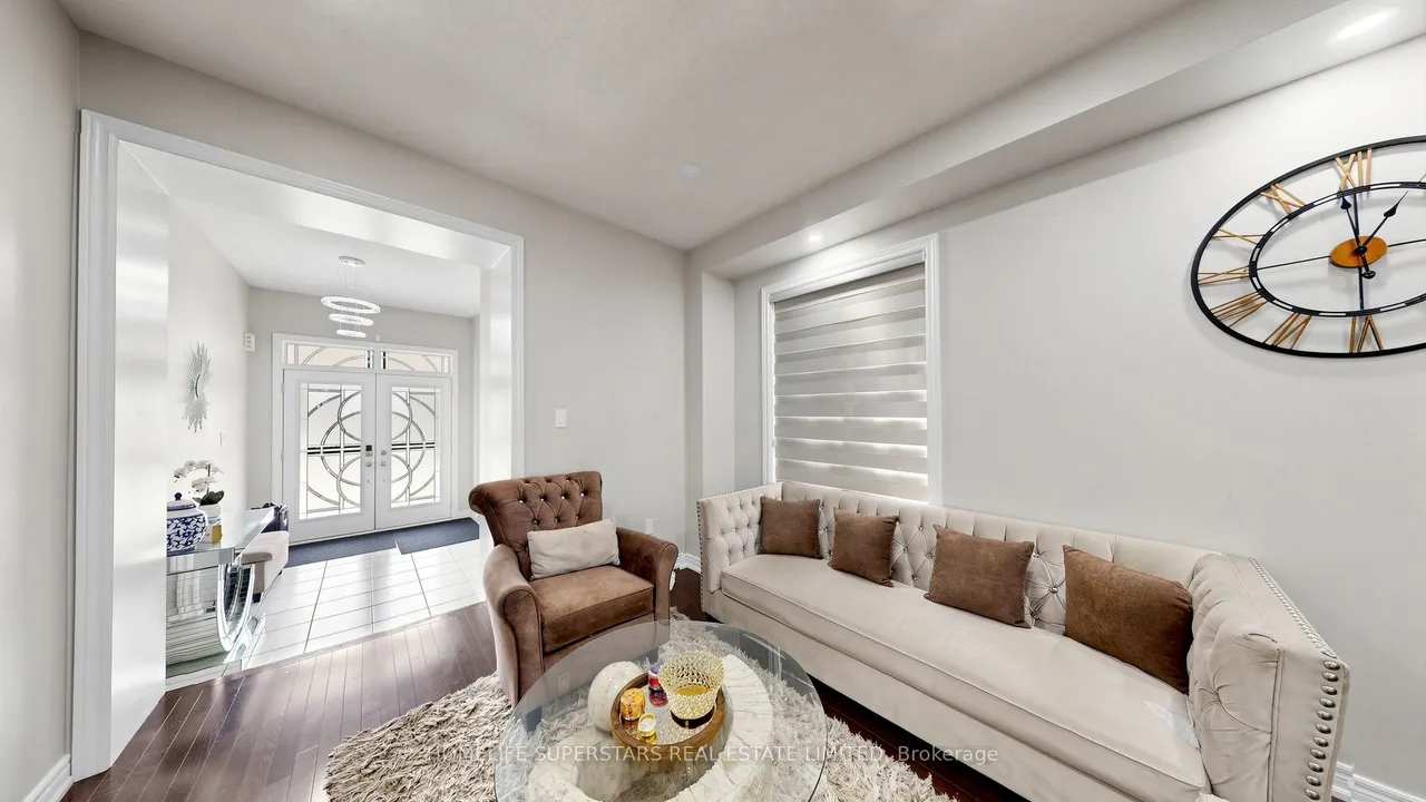 18 Oconnor Crescent — photo 3