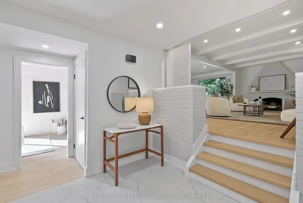 15 Bell Royal Court — photo 2