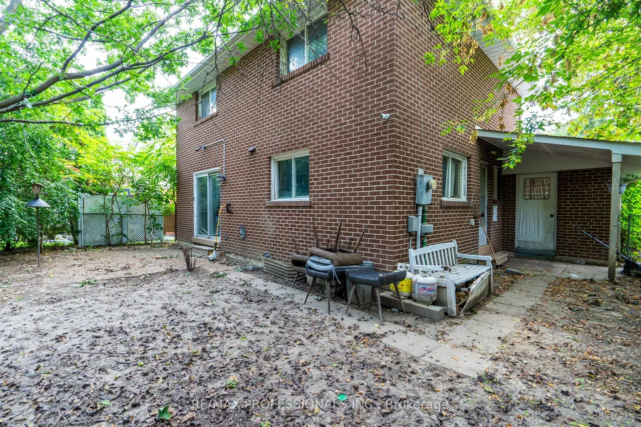 925 Runningbrook Drive — photo 27