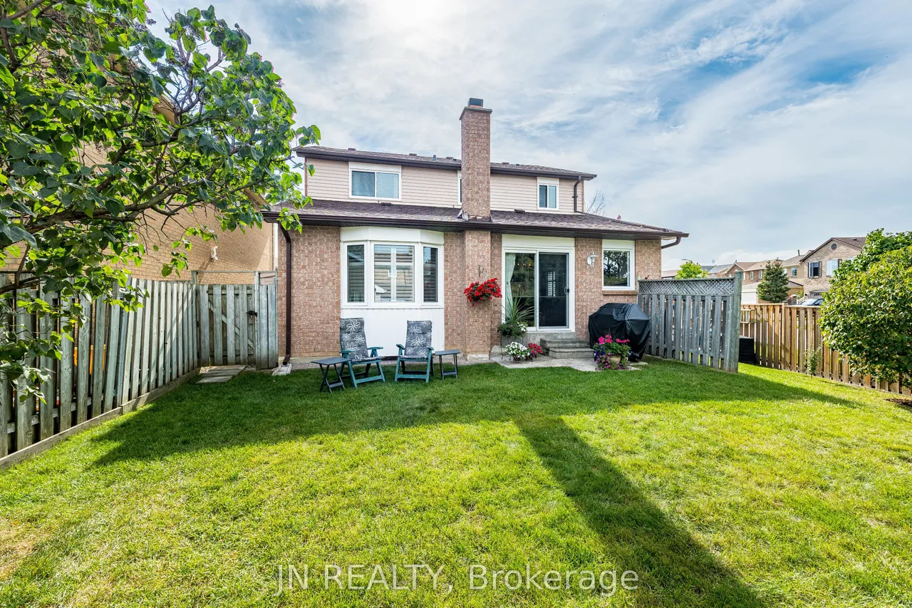 2 Nimrod Crescent — photo 48