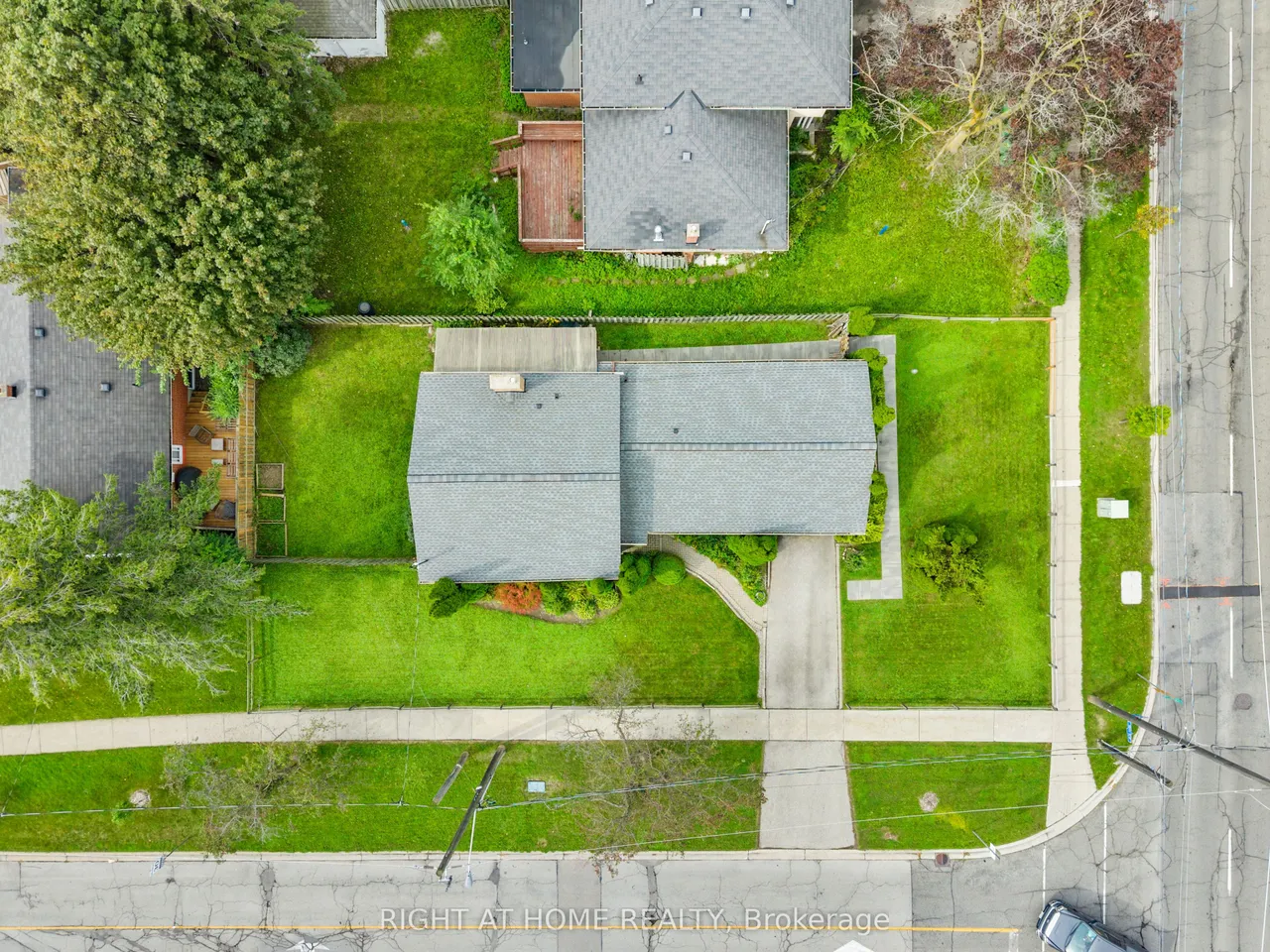 2 Leavenworth Crescent — photo 33
