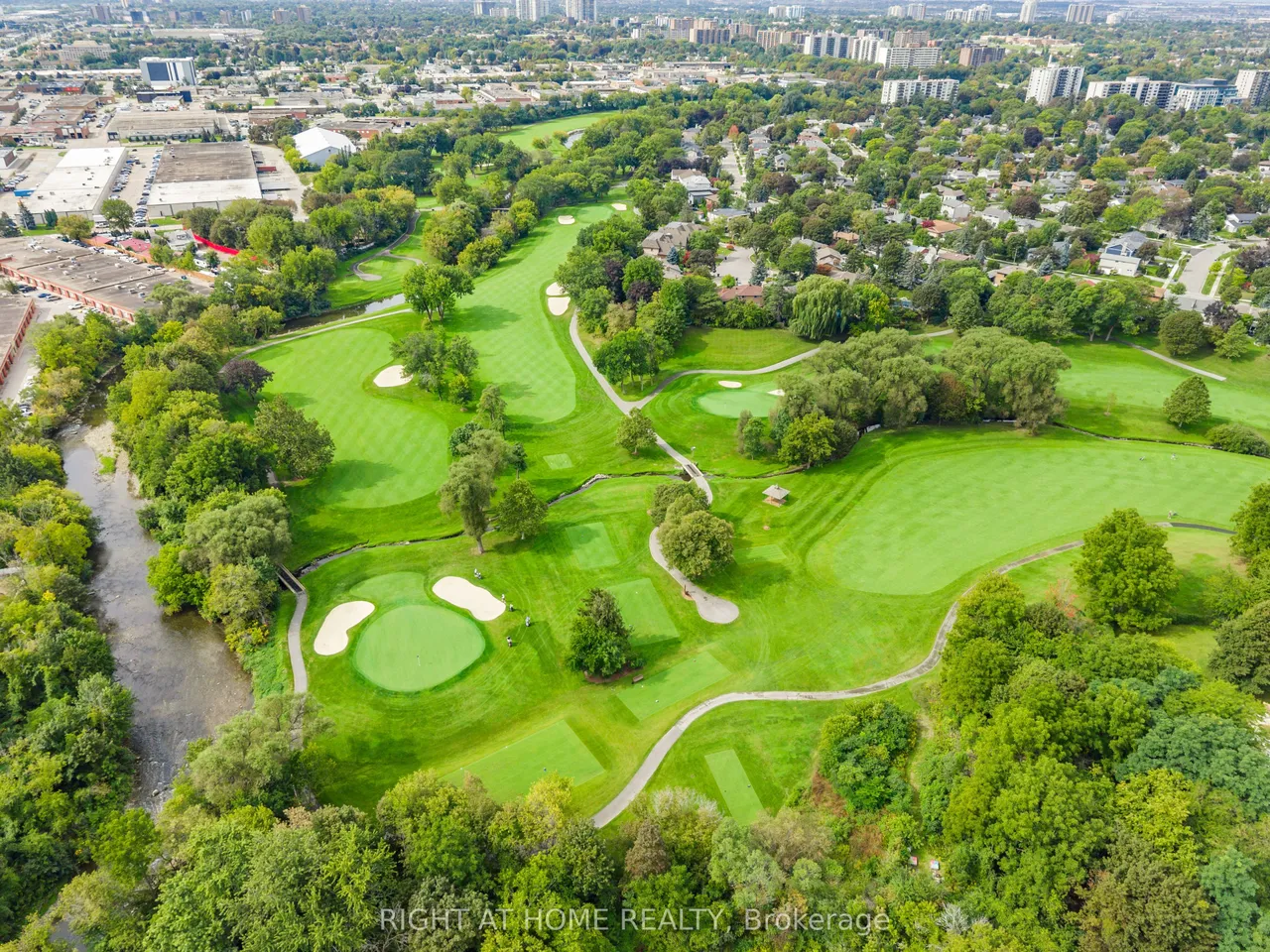 2 Leavenworth Crescent — photo 34