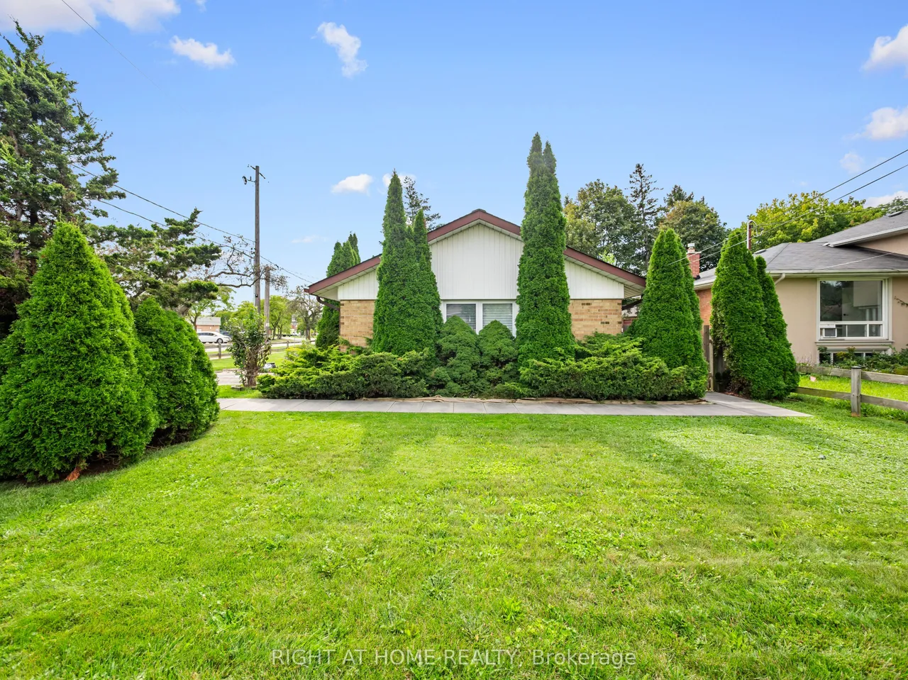 2 Leavenworth Crescent — photo 3