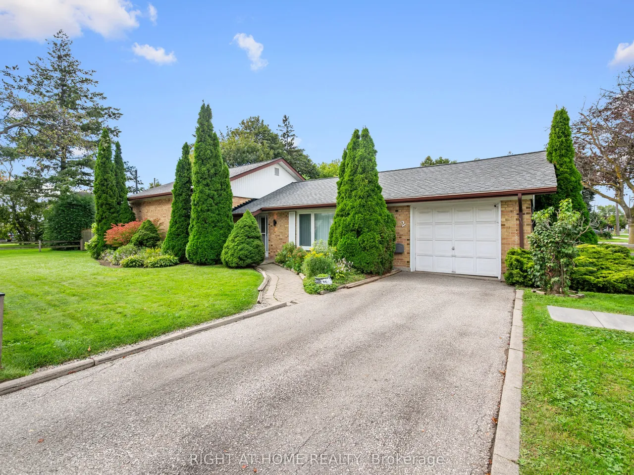 2 Leavenworth Crescent