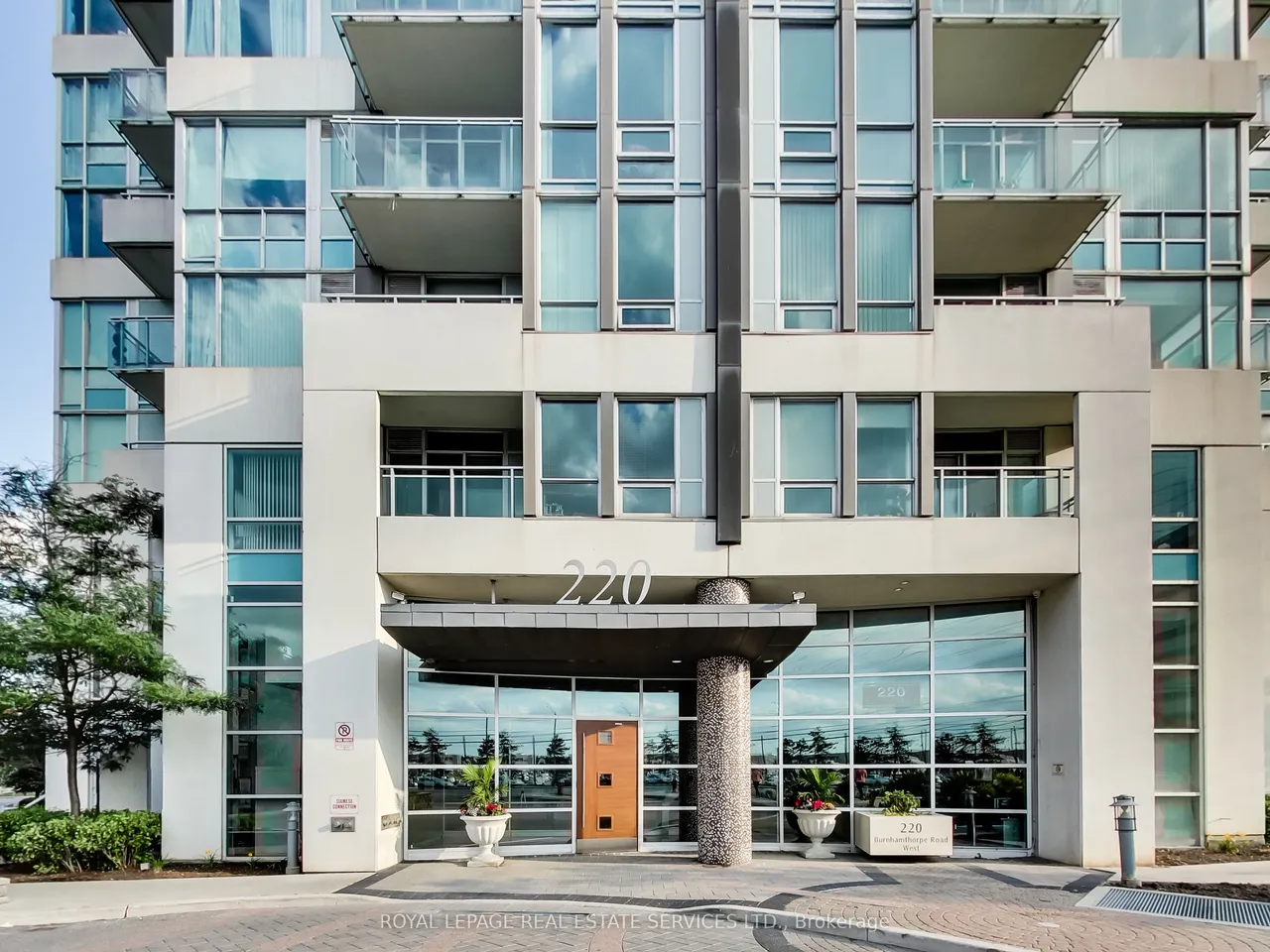 220 Burnhamthorpe Road W — photo 3