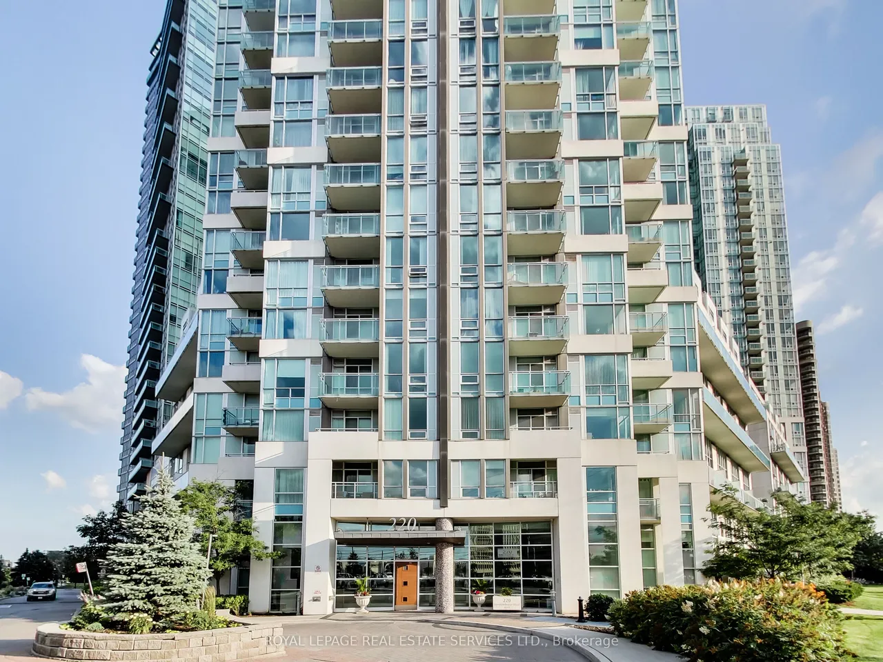 220 Burnhamthorpe Road W — photo 2