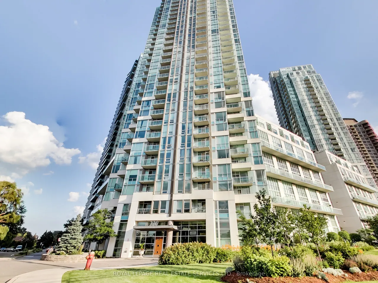 220 Burnhamthorpe Road W